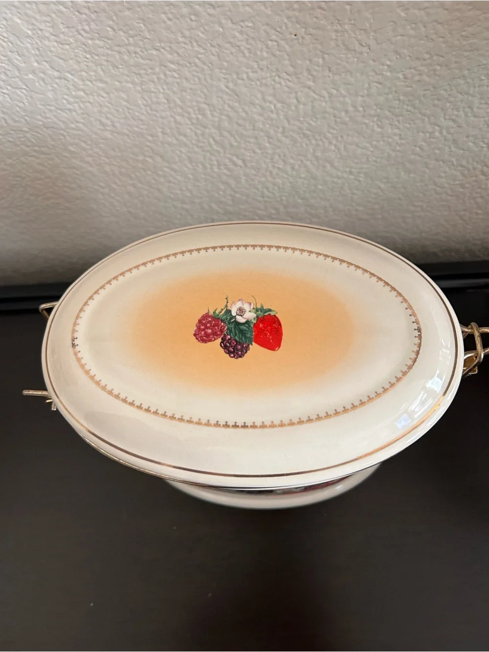 Vintage Knott's Berry Farm Foods Ceramic Canister Oval Fruit Berry Locking Lid